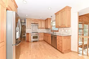 18571 W Hillcrest Dr, New Berlin, WI 53146 - Photo 19