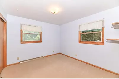 18571 W Hillcrest Dr, New Berlin, WI 53146 - Photo 25