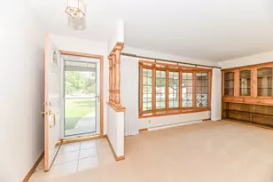 18571 W Hillcrest Dr, New Berlin, WI 53146 - Photo 7
