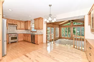 18571 W Hillcrest Dr, New Berlin, WI 53146 - Photo 13