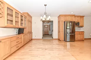 18571 W Hillcrest Dr, New Berlin, WI 53146 - Photo 17