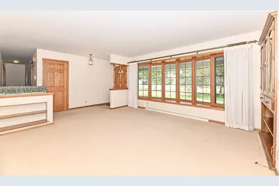 18571 W Hillcrest Dr, New Berlin, WI 53146 - Photo 11