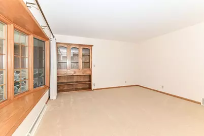 18571 W Hillcrest Dr, New Berlin, WI 53146 - Photo 9
