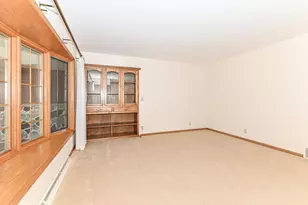 18571 W Hillcrest Dr, New Berlin, WI 53146 - Photo 9