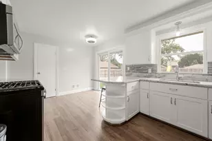 2916 S 104th St, West Allis, WI 53227 - Photo 9