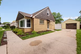 2916 S 104th St, West Allis, WI 53227 - Photo 3
