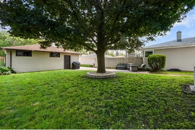 924 S 116th St, West Allis, WI 53214 - Photo 15