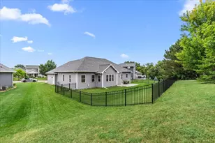 453 Western Ct, West Bend, WI 53095 - Photo 47