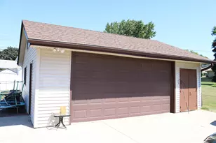 N94W16478 Cumberland Rd, Menomonee Falls, WI 53051 - Photo 3