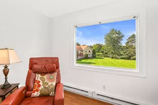 10625 N Ivy Ct, Mequon, WI 53092 - Photo 7