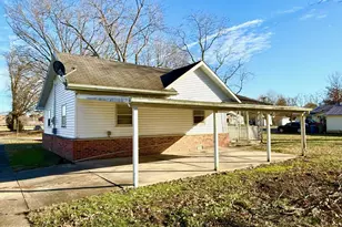 107 W Main St, Earlville, IL 62932 - Photo 3