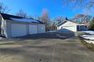 12719 Garden Plain Rd, Morrison, IL 61270 - Photo 5