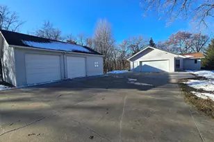 12719 Garden Plain Rd, Morrison, IL 61270 - Photo 5