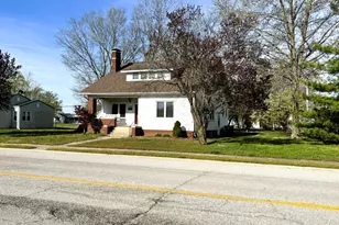 109 S Broadway St, Hoffman, IL 62250 - Photo 3