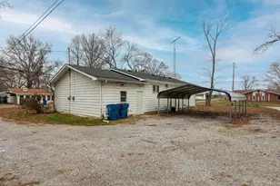 407 E Milster St, Earlville, IL 62932 - Photo 25