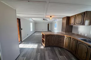 409 W 9th St, Sandoval, IL 62882 - Photo 9