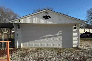 409 W 9th St, Sandoval, IL 62882 - Photo 25