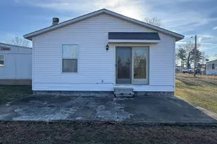 409 W 9th St, Sandoval, IL 62882 - Photo 31