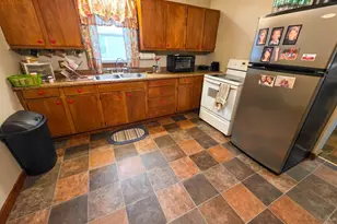 105 S Watkins Street E, Cisne, IL 62823 - Photo 13