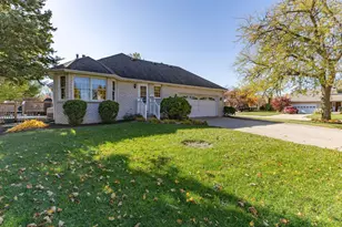 720 Hickory Dr, Geneseo, IL 61254 - Photo 5