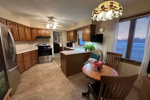 2610 38th St, Moline, IL 61265 - Photo 5
