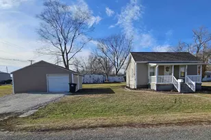 803 S Maple St, Salem, IL 62881 - Photo 9