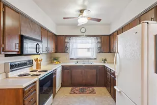 414 S Henry St, Geneseo, IL 61254 - Photo 13