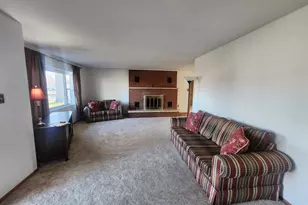 458 W Maple St, Nashville, IL 62263 - Photo 9