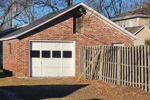 458 W Maple St, Nashville, IL 62263 - Photo 3