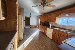 458 W Maple St, Nashville, IL 62263 - Photo 13