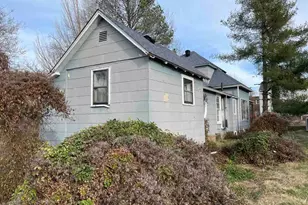 209 S 16th St, Herrin, IL 62948 - Photo 3