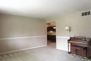 306 College Blvd, Carmi, IL 62821 - Photo 3