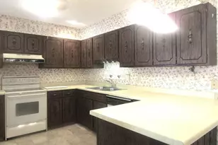 306 College Blvd, Carmi, IL 62821 - Photo 5