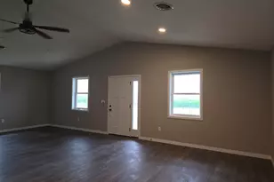 1005 Augusta Rd, Carthage, IL 62321 - Photo 7