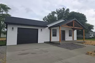 1005 Augusta Rd, Carthage, IL 62321 - Photo 3