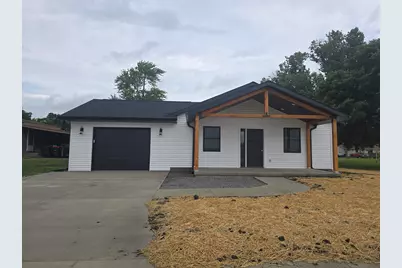 1005 Augusta Road, Carthage, IL 62321 - Photo 1