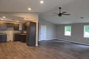 1005 Augusta Rd, Carthage, IL 62321 - Photo 5