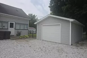 729 Locust St, Carthage, IL 62321 - Photo 31