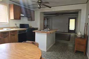 57 W Main St, Carthage, IL 62321 - Photo 3