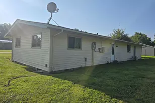 319 Rogers Rd, Carthage, IL 62321 - Photo 21