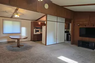 319 Rogers Rd, Carthage, IL 62321 - Photo 5