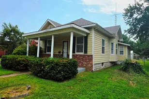 227 E Bennett St, Salem, IL 62881 - Photo 5