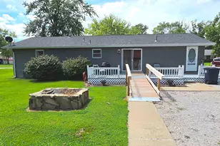 346 Woodland Dr, Salem, IL 62881 - Photo 3