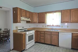 237 W Locust St, Carthage, IL 62321 - Photo 9