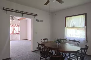 237 W Locust St, Carthage, IL 62321 - Photo 7