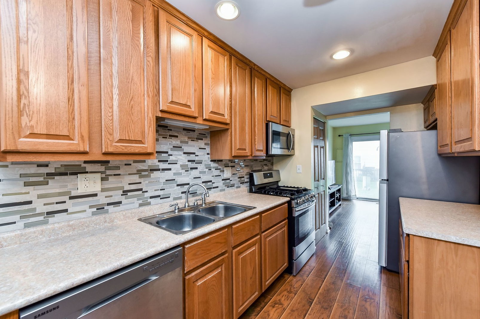 2452 Devonshire Ct, Aurora IL  60502-6362 exterior