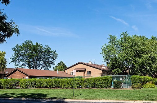 8200 Anchor Dr, Downers Grove IL  60517-4360 exterior