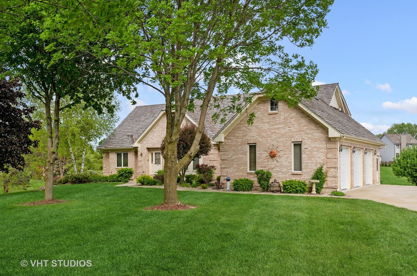 8502 Sundial Ln, Spring Grove, IL 60081