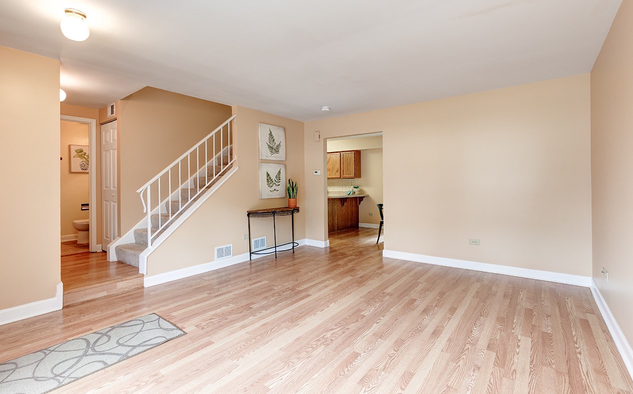 42 Pine Cir, Trout Valley IL  60013-1572 exterior