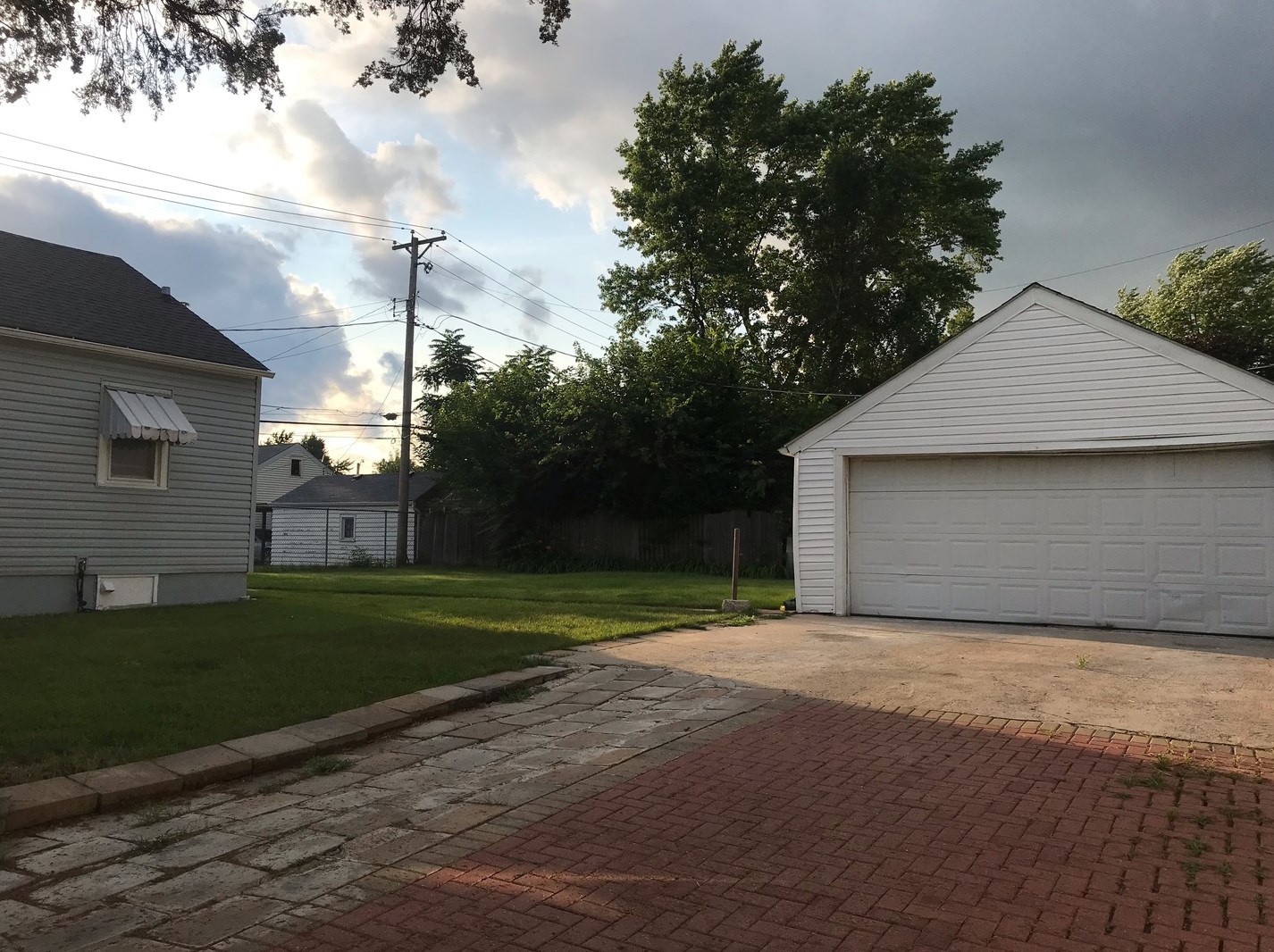 910 5th Ave, Aurora IL  60505-4909 exterior